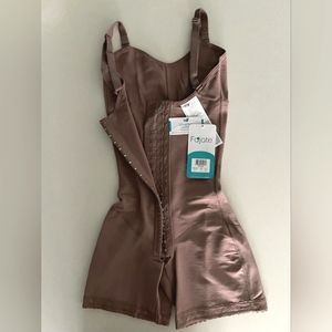 Mid-leg Girdle with Hooks